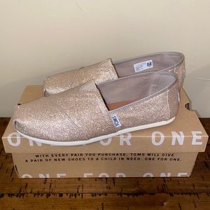 New Rose Gold Glimmer Toms Size 7.5